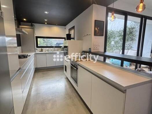 Maison de ville à vendre 405 000 € 6 pièces 4 chambres 133 m² 207 m² de terrain Centre Ville Nord Rochefort 17300