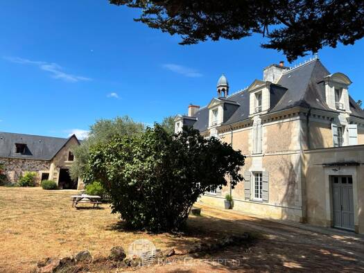 Maison à vendre 794 000 € 11 pièces 6 chambres 321 m² 4 845 m² de terrain Brissac Loire Aubance 49320