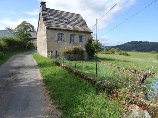 Maison à vendre 69 590 € 3 pièces 1 chambre 73 m² 3 736 m² de terrain Sénergues 12320