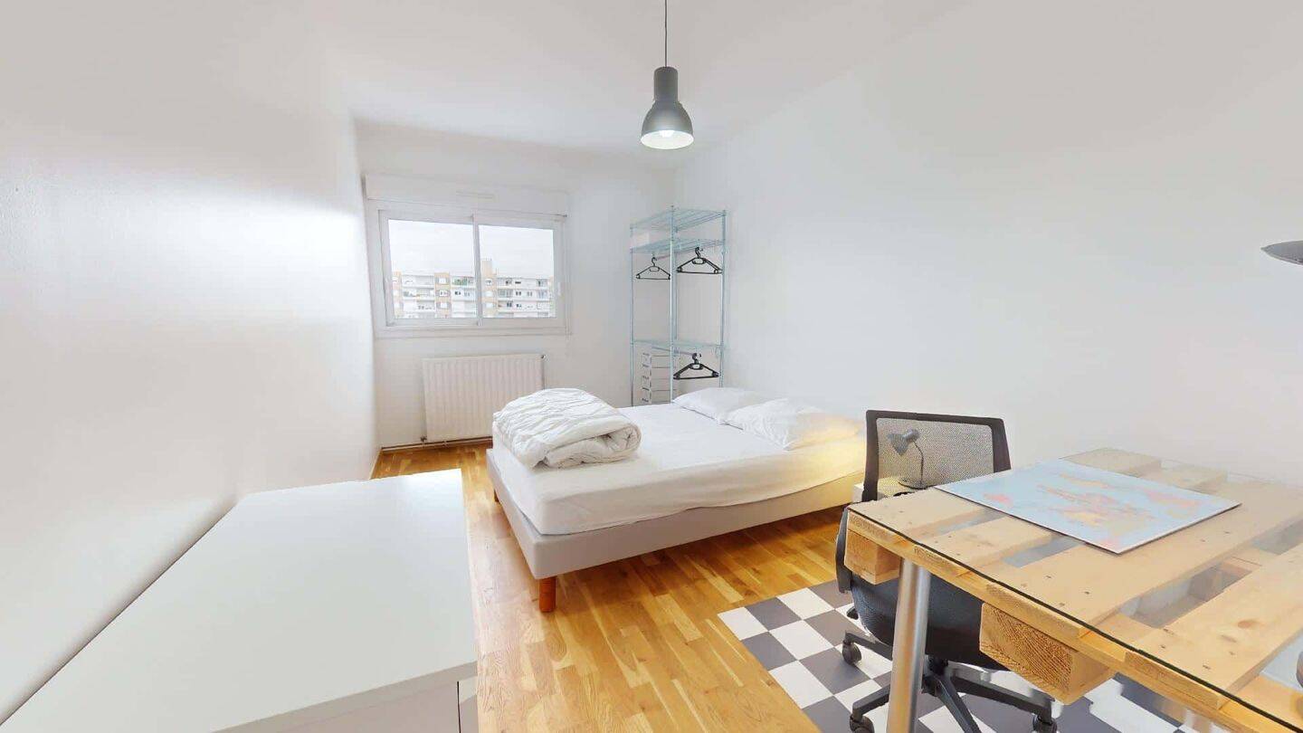 Room in Avenue Salvador Allende, Villeurbanne for 98 m² with 3 b — 1