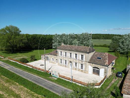 Maison à vendre 477 750 € 9 pièces 5 chambres 260 m² 6 983 m² de terrain Monsegur 33580