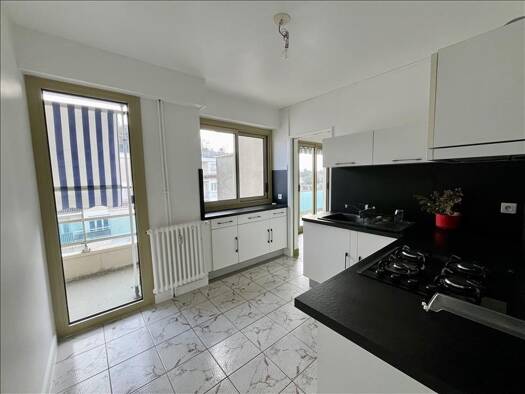 Appartement à vendre 118 800 € 4 pièces 3 chambres 102 m² Étage 6/7 Saint Denis Chateauroux 36000