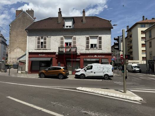 Boutique à vendre Fonds de commerce 459 000 € 2 pièces 300 m² de surface de vente Besançon 25000