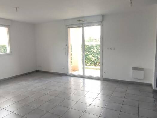 Appartement à louer 675 € 3 pièces 2 chambres 62 m² RDC Vic-en-Bigorre 65500