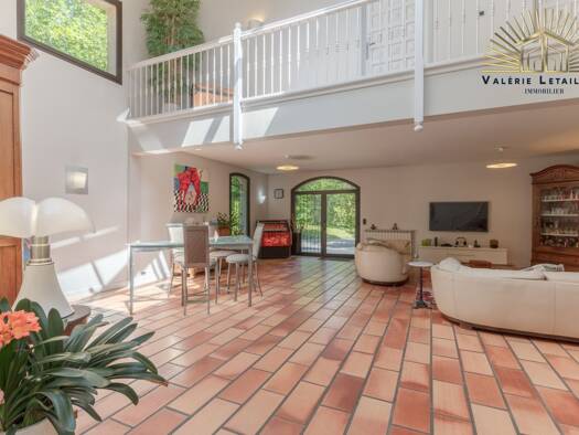 Maison à vendre 650 000 € 6 pièces 4 chambres 218 m² 1 757 m² de terrain Pompignac 33370