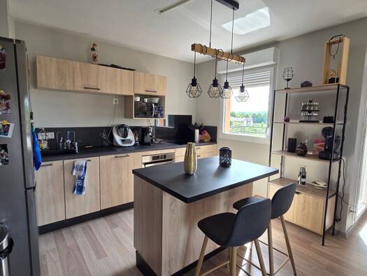Appartement à vendre 164 900 € 3 pièces 2 chambres 63,99 m² Étage 3/5 L'Isle-d'Abeau 38080
