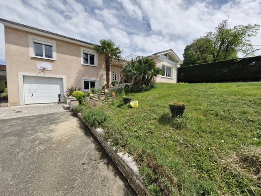 Maison à louer 1 390 € 5 pièces 3 chambres 134 m² 1 284 m² de terrain Chuzelles 38200