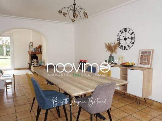 Maison à vendre 187 000 € 6 pièces 3 chambres 131 m² 999 m² de terrain Saint-Laurent-sur-Sèvre 85290