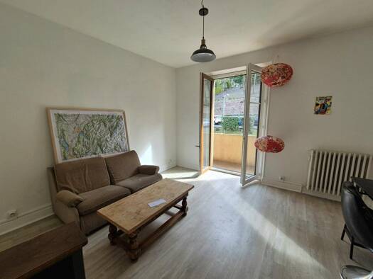 Appartement à louer 831 € 2 pièces 1 chambre 56 m² Étage 2/4 Centre Ville Chambéry 73000