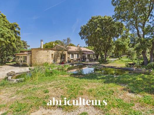 Maison à vendre 1 265 000 € 5 pièces 4 chambres 254 m² 8 100 m² de terrain Grans 13250