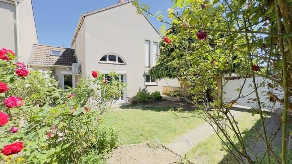 Maison à vendre 291 995 € 5 pièces 3 chambres 101 m² 177 m² de terrain Le Village Vaureal 95490
