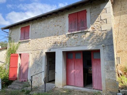 Villa à vendre 161 250 € 8 pièces 6 chambres 199 m² 32 130 m² de terrain Champagnac de Belair 24530