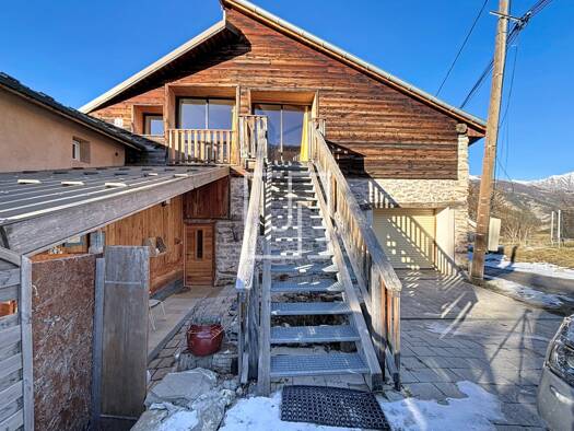 Appartement à vendre 235 000 € 4 pièces 3 chambres 97,9 m² Étage 1/1 Jausiers 04850