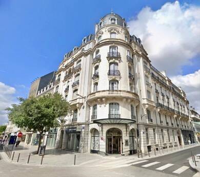 Local commercial à vendre 1 960 000 € 627 m² de surface de vente Pau 64000