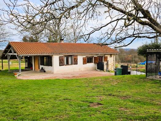 Maison de plain-pied à vendre 127 000 € 4 pièces 3 chambres 85 m² 5 000 m² de terrain Saint Laurent sur Gorre 87310