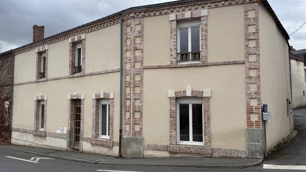Immeuble à vendre 209 600 € 210 m² Chemillé-en-Anjou 49120
