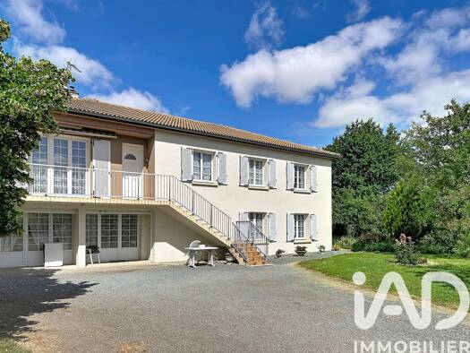 Maison à vendre 219 000 € 6 pièces 5 chambres 177 m² 2 500 m² de terrain Viennay 79200