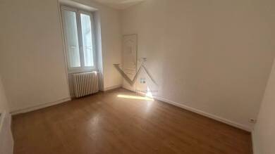 Appartement à louer 650 € 3 pièces 2 chambres 69 m² 1er étage Alexis-Montlouis Montélimar 26200
