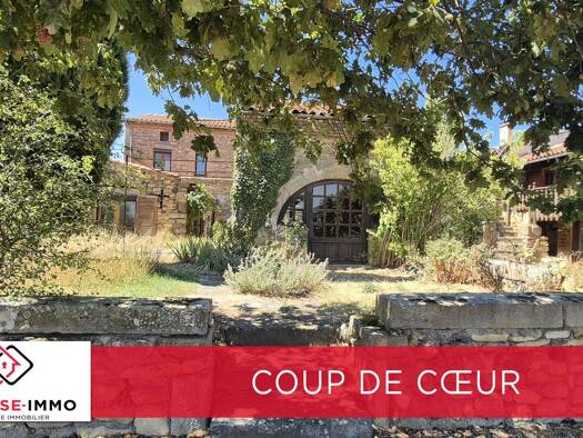 Maison à vendre 349 500 € 11 pièces 7 chambres 330 m² 2 201 m² de terrain Nonette-Orsonnette 63340