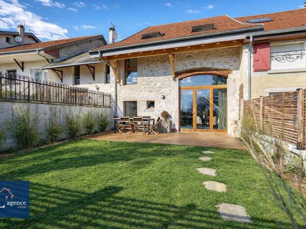 Ferme à vendre - Première occupation 875 000 € 7 pièces 5 chambres 203,2 m² 199 m² de terrain Léaz 01200