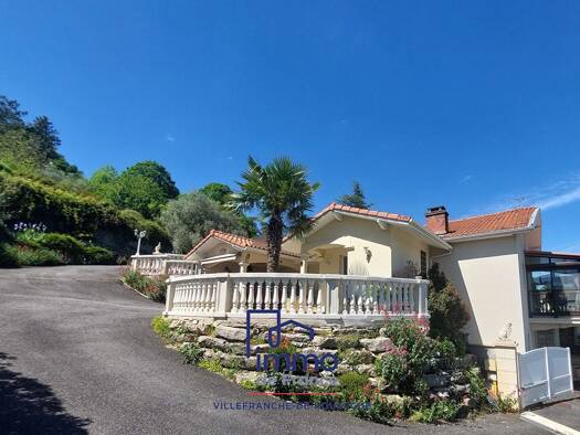 Maison de plain-pied à vendre 420 000 € 8 pièces 3 chambres 200 m² 2 115 m² de terrain Radel Villefranche de Rouergue 12200