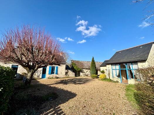 Maison à vendre 295 000 € 10 pièces 7 chambres 235 m² 4 000 m² de terrain Baugé-en-Anjou 49150