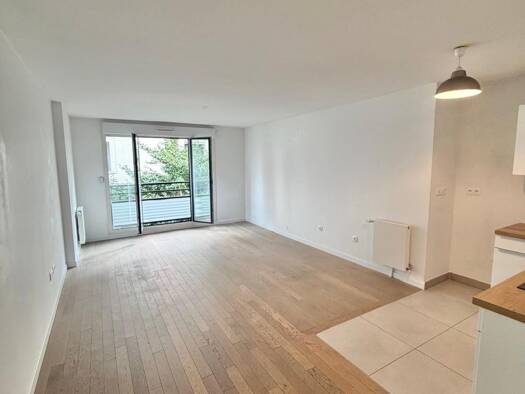 Appartement à louer 2 524 € 4 pièces 3 chambres 85 m² Étage 1/4 Plateau Charenton-le-Pont 94220