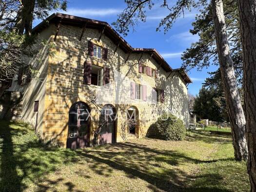 Maison à louer 1 590 € 7 pièces 5 chambres 185 m² 1 300 m² de terrain Bully 69210