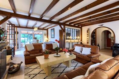 Maison à louer 3 500 € 7 pièces 5 chambres 240 m² 2 800 m² de terrain Centre et Ouest Le Pian-Medoc 33290