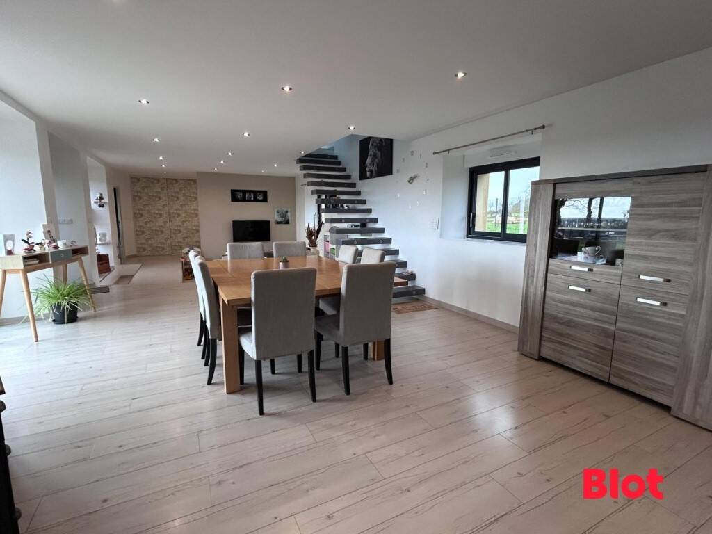 Maison à vendre, 190m², MEZIERES SUR COUESNON