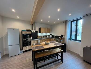 Appartement à louer 690 € 3 pièces 3 chambres 101 m² Dernier étage, Étage 2/2 Saint-Papoul 11400