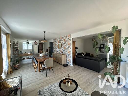 Maison à vendre 244 000 € 5 pièces 4 chambres 125 m² 585 m² de terrain Hauts Quartiers-Clos Coutard Saumur 49400