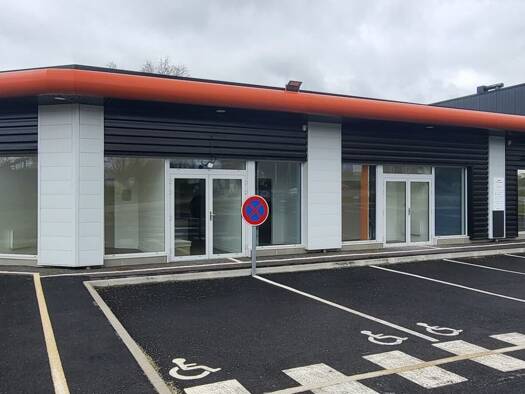 Local commercial à louer 720 € 54 m² de surface de vente Est Saint-Junien 87200