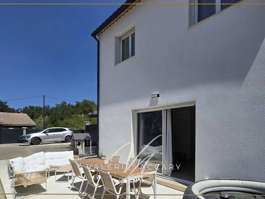Maison à vendre 329 000 € 3 pièces 2 chambres 73 m² 218 m² de terrain Rocbaron 83136