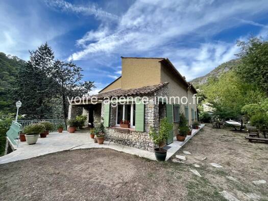 Villa à vendre 895 000 € 4 pièces 4 chambres 227 m² Tourrette-Levens 06690