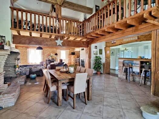 Ferme à vendre 334 000 € 5 pièces 3 chambres 215 m² 5 826 m² de terrain Le Fousseret 31430