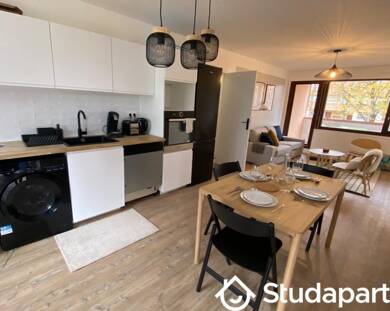 Appartement à louer 650 € 1 pièce 2 chambres 12 m² 1er étage Le Parc Guyancourt 78280