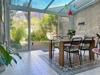Hôtel particulier à vendre 649 000 € 8 pièces 6 chambres 327 m² 415 m² de terrain Centre Saintes 17100
