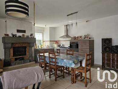 Maison de plain-pied à vendre 209 800 € 3 pièces 2 chambres 71 m² 2 300 m² de terrain Dol-de-Bretagne 35120