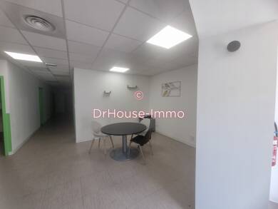 Espace bureau à vendre 2 380 € 230 m² de bureaux Notre Dame Limite Marseille 13015
