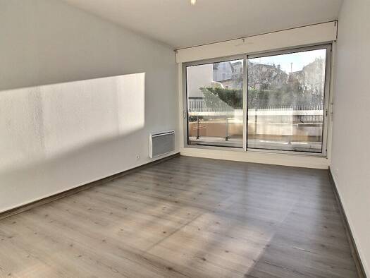Appartement à vendre 230 000 € 2 pièces 1 chambre 60 m² Étage 2/8 Bord du Lac Évian-les-Bains 74500