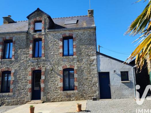 Maison à vendre 369 000 € 9 pièces 5 chambres 176 m² 12 200 m² de terrain Berric 56230