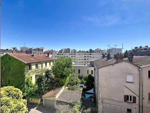 Duplex à vendre 249 000 € 3 pièces 2 chambres 82 m² Étage 3/3 Croix Rousse Centre Lyon 4ème arrondissement 69004