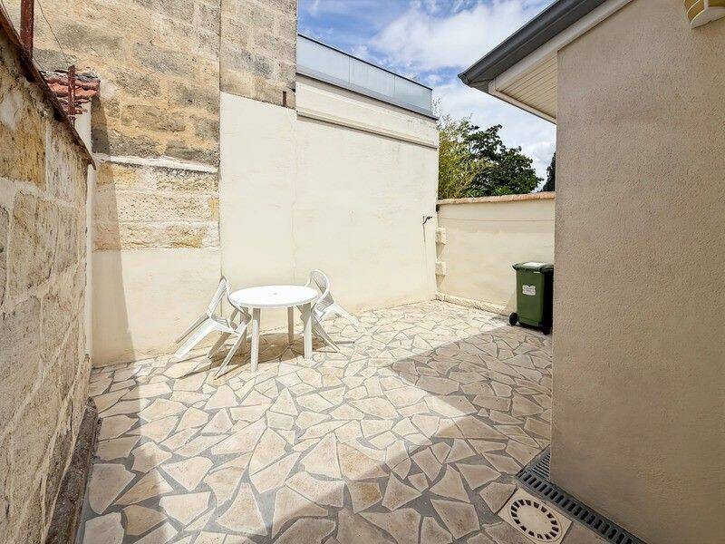 BORDEAUX SAINT-GENÈS – SUPERBE ÉCHOPPE MEUBLÉE AVEC GRANDE TERRA — 1