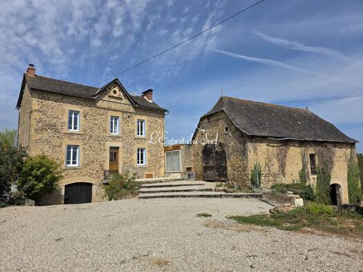 Maison à vendre 360 000 € 9 pièces 4 chambres 161 m² 33 978 m² de terrain Montbazens 12220
