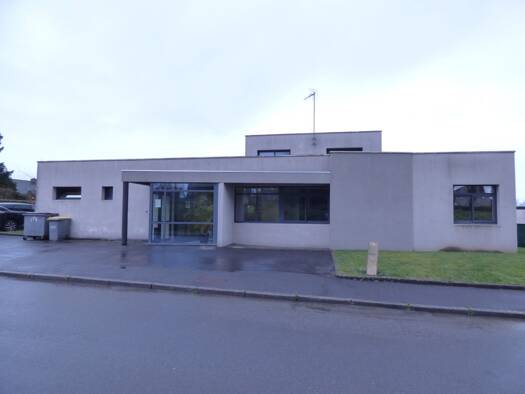 Local commercial à louer 2 700 € 228 m² de surface de vente L'Etang Bégard 22140