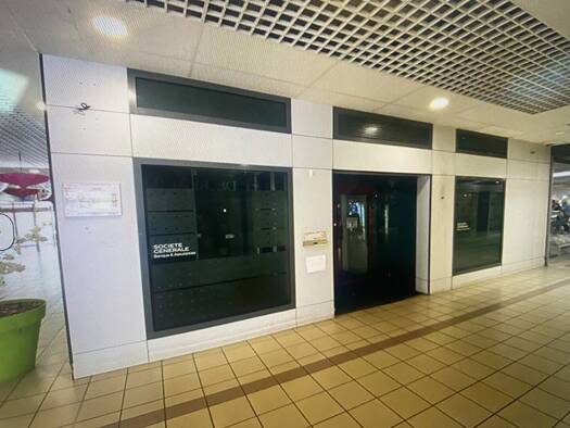 Local commercial à louer 2 500 € 135 m² de surface de vente Ouest Saint-Germain-lès-Corbeil 91250