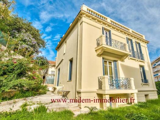 Villa à vendre 1 350 000 € 10 pièces 5 chambres 220 m² 405 m² de terrain Nice 06200