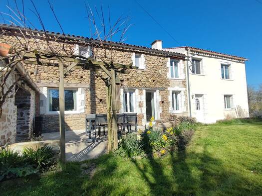 Maison à vendre 318 000 € 6 pièces 4 chambres 170 m² 1 255 m² de terrain Beaulieu-sous-la-Roche 85190