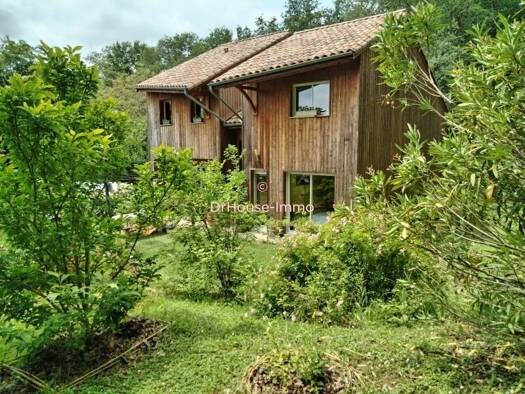 Maison à vendre 279 000 € 6 pièces 3 chambres 123 m² 5 203 m² de terrain Villefranche-du-Périgord 24550